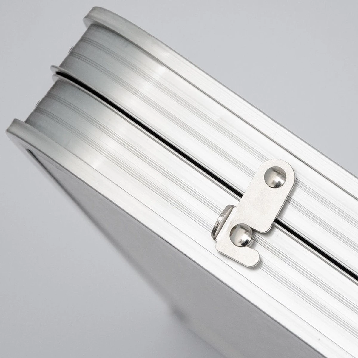 Aluminium Kampeertafel 120x60cm - Campingtafel Inklapbaar - 3-voudig Verstelbare Vouwtafel Grijs 3 Aluminium Kampeertafel 120x60cm - Campingtafel Inklapbaar - 3-voudig Verstelbare Vouwtafel Grijs - Afbeelding 3