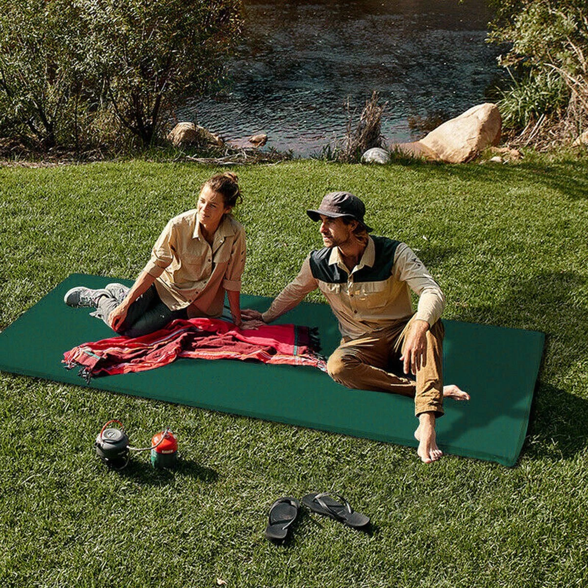 HikeMeister- Slaapmat - 200x 66 X 10 Cm - Zelfopblazend - 1 Persoons - Groen 1 HikeMeister- Slaapmat - 200x 66 X 10 Cm - Zelfopblazend - 1 Persoons - Groen