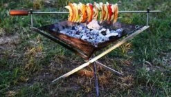 Firekorf + Grill + Spit : Opvouwbare Vuurkorf / Vuurschaal Met Rooster En Spit - Draagbare BBQ - Opbergtas - Kampeer Grill - Kookset 19 Firekorf + Grill + Spit : Opvouwbare Vuurkorf / Vuurschaal Met Rooster En Spit - Draagbare BBQ - Opbergtas - Kampeer Grill - Kookset -Camping Korting 1200x685
