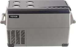 Vevor Auto Koelbox - Mini Koelkast Vriezer - Draagbare Vriezer/Koelkast - Elektrische Koelbox - Mini Vriezer - Auto Koelkast - 35 Liter - Tot -20˚C - 12V/240V - Grijs 7 Vevor Auto Koelbox - Mini Koelkast Vriezer - Draagbare Vriezer/Koelkast - Elektrische Koelbox - Mini Vriezer - Auto Koelkast - 35 Liter - Tot -20˚C - 12V/240V - Grijs -Camping Korting 1200x753 2