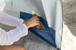 Sport-Brella - Premiere Strandtent - Windscherm - Tochtscherm - Tochtscherm - Stormparaplu - Zonnescherml - Blauw -Camping Korting 1200x796 2